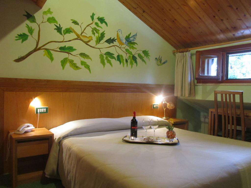 Hotel Orso Bianco Пескассероли Номер фото