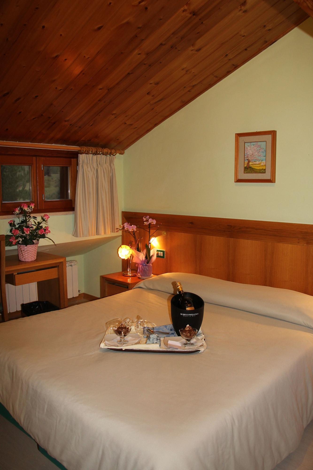 Hotel Orso Bianco Пескассероли Экстерьер фото