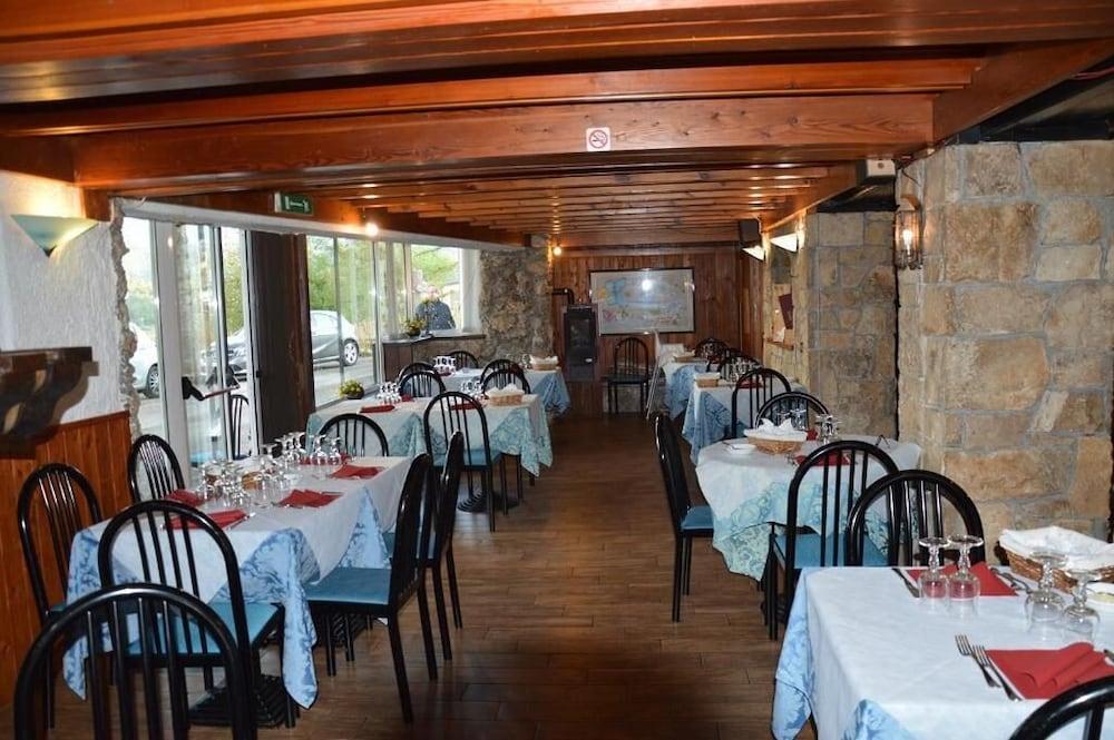 Hotel Orso Bianco Пескассероли Экстерьер фото