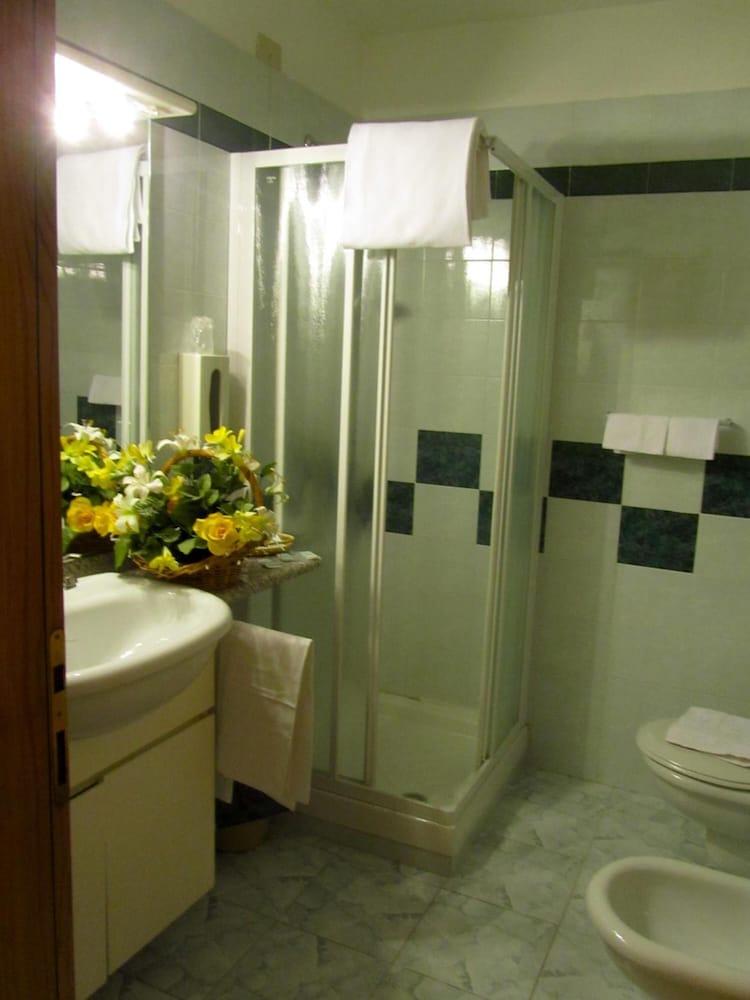 Hotel Orso Bianco Пескассероли Экстерьер фото