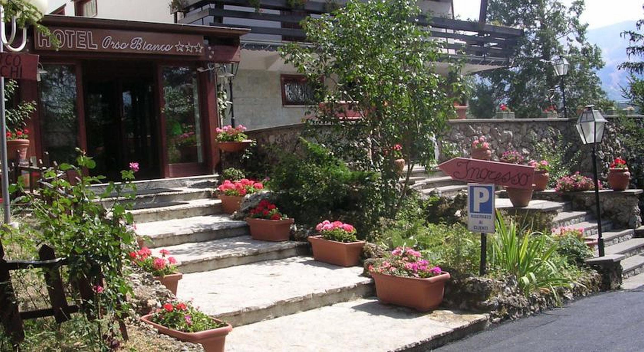 Hotel Orso Bianco Пескассероли Экстерьер фото