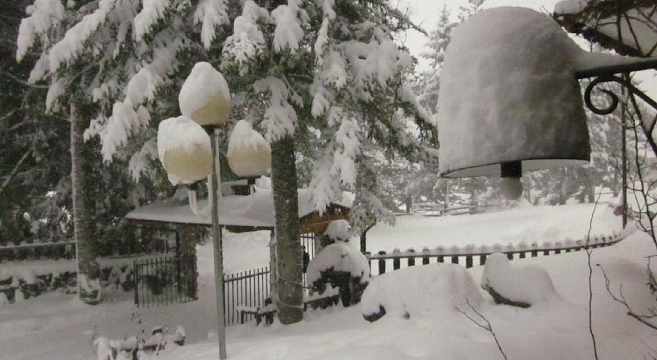 Hotel Orso Bianco Пескассероли Экстерьер фото