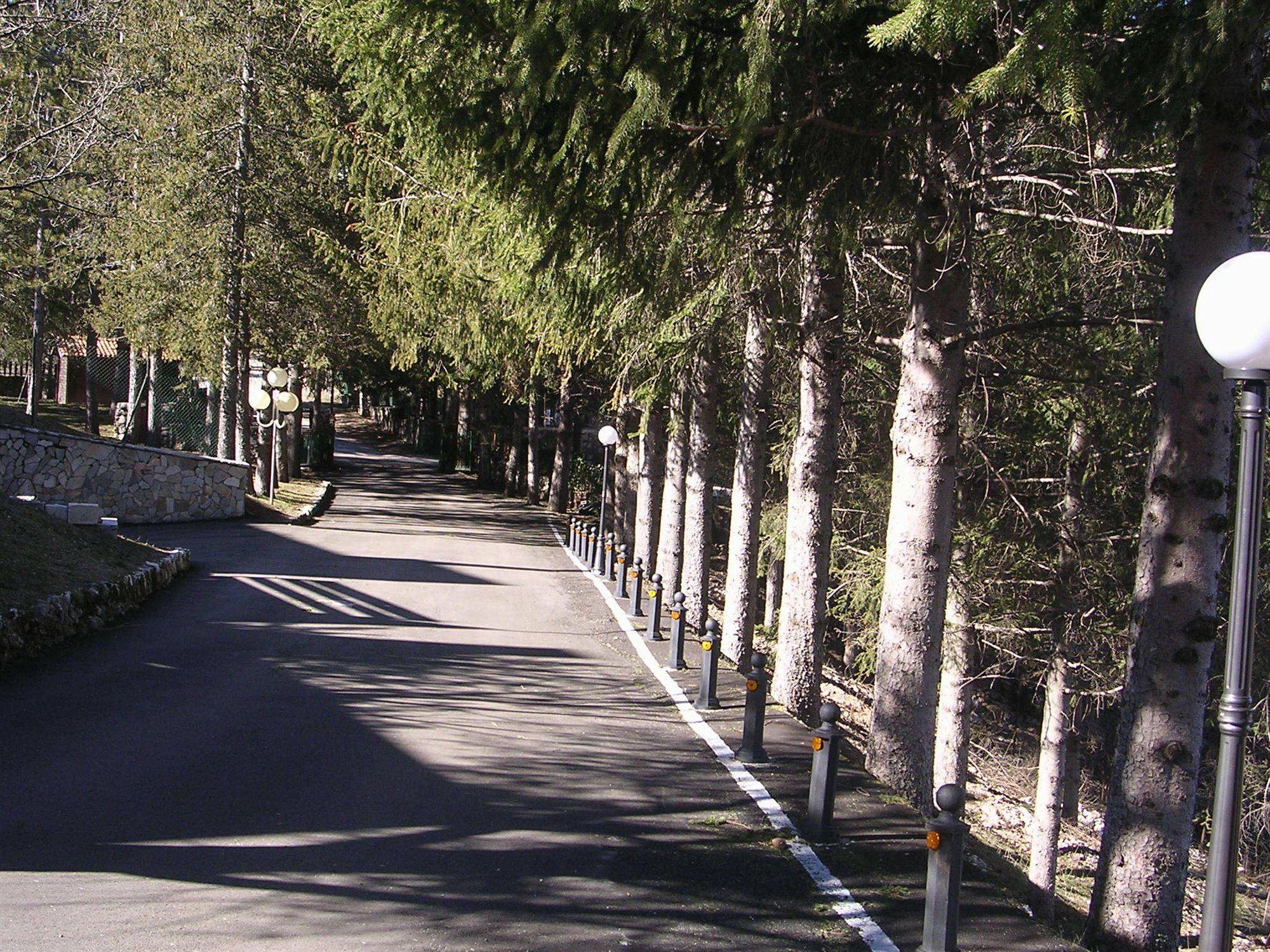Hotel Orso Bianco Пескассероли Экстерьер фото